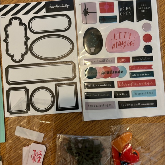 Ali Edwards x Paislee Press December Daily Assortment/Lot - Picture 3 of 5